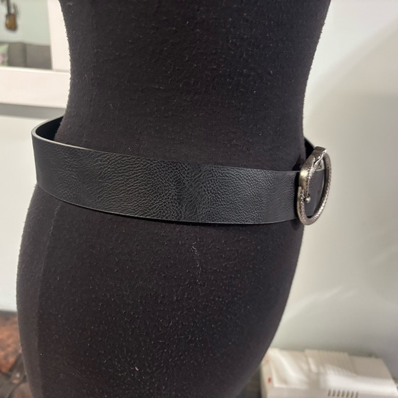 ❤️ Black Vegan Leather Silver Snake Belt- Medium - Picture 5 of 5